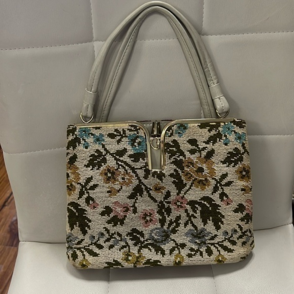 Vintage 1960s needlepoint floral purse amazing condition